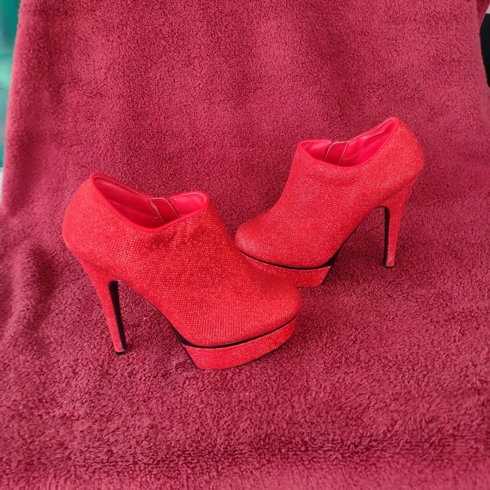 Kalli red heels size 7